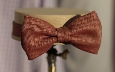 Krawat czy muszka – co dobrać do garnituru?